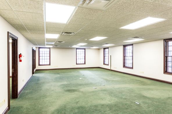 Regional Bank Anchored Office Building | Richmond KY: 1001 Gibson Bay Drive, Richmond, KY 40475